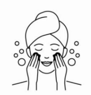 Step 1. Prep Skin for L'ART Cosmetics Silicone Patches Step 1 – Cleanse and dry skin to prepare for L’ART Cosmetics Reusable Silicone Patch application